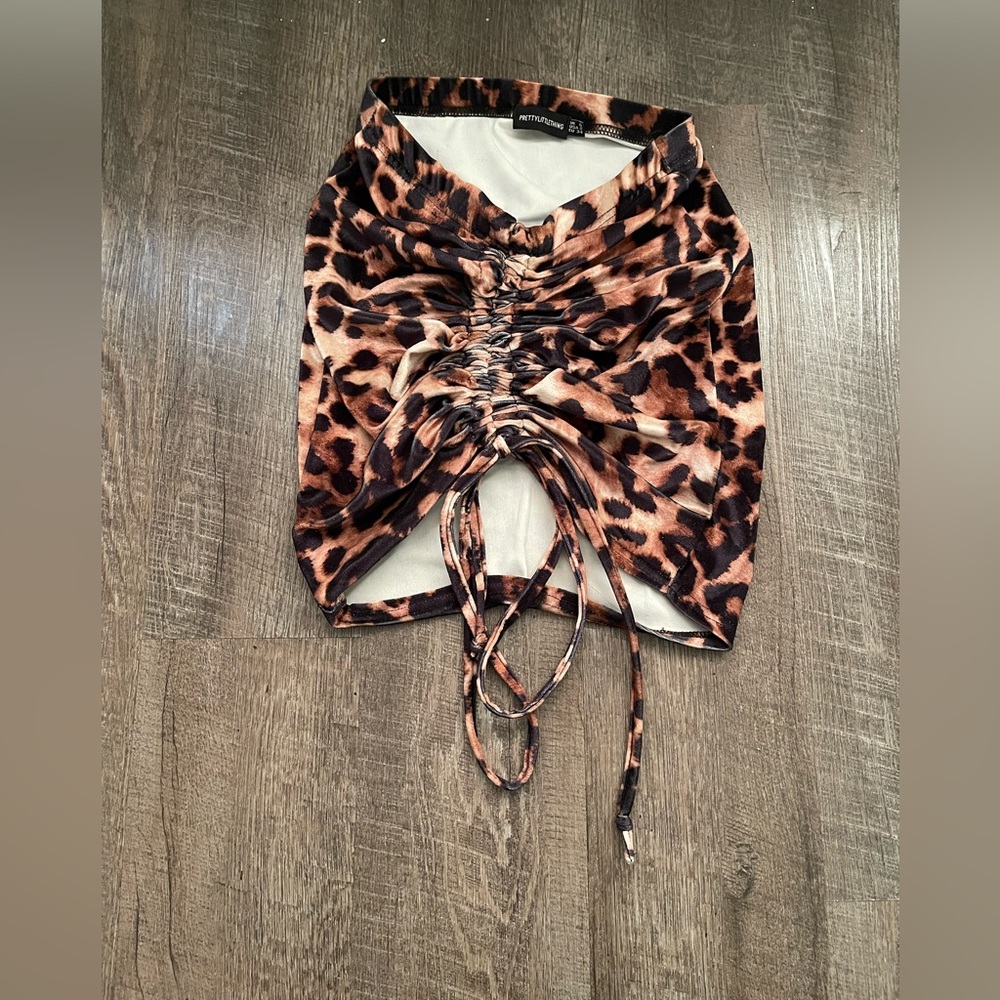 PrettyLittleThing - Velvet Cheetah Print Mini Skirt